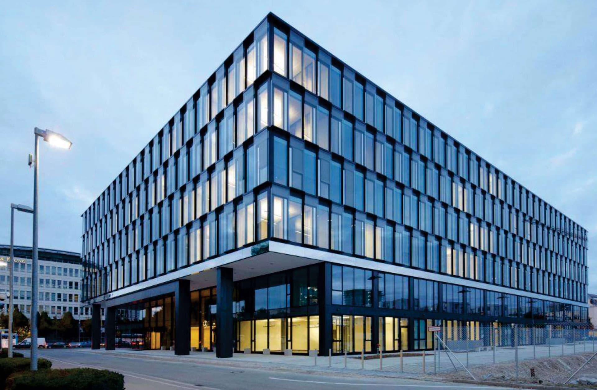 Cửa Nhôm Tấm Lớn LÜMAL L140G Euro - Cửa nhôm LÜMAL L140G Euro Class cao cấp nhất, cách âm cách nhiệt tuyệt vời.