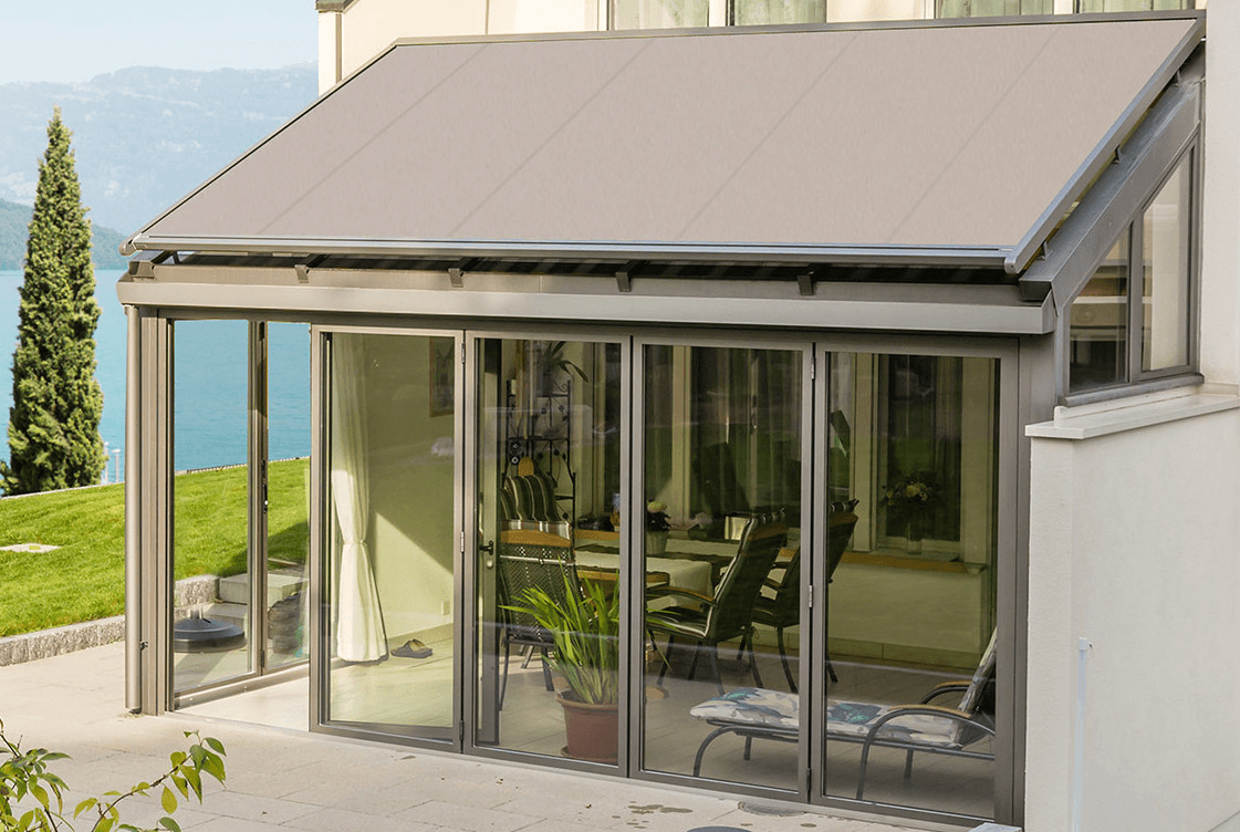 Mái Hiên Che Kính Ngoài Trời Khung Nhôm - Hệ mái che trượt trên ray cho mái kính, giảm nhiệt và tiếng ồn.